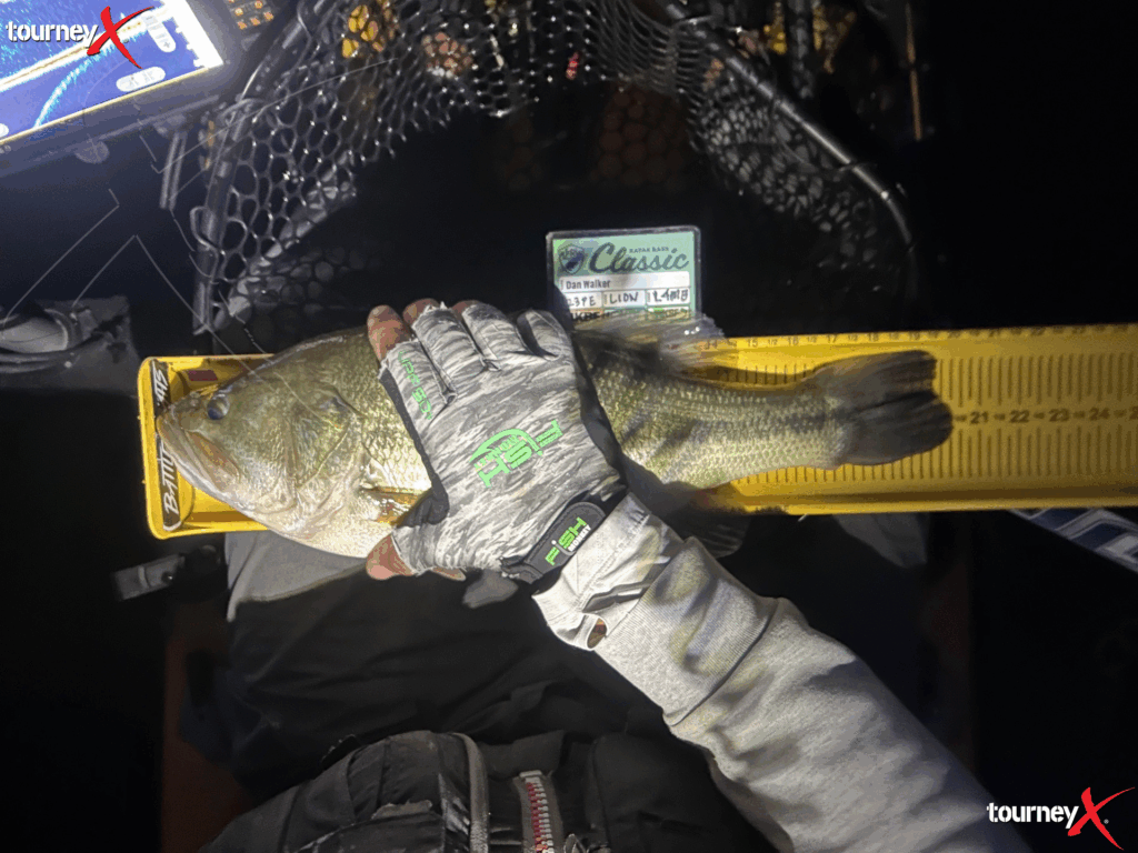 1st – Dan Walker (Seattle, WA) – 177.75" (20.25" kicker) – $2,291